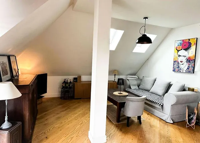 Dignan - Elegant T2 En Plein Centre - A Deux Pas De La Mae-8974 *